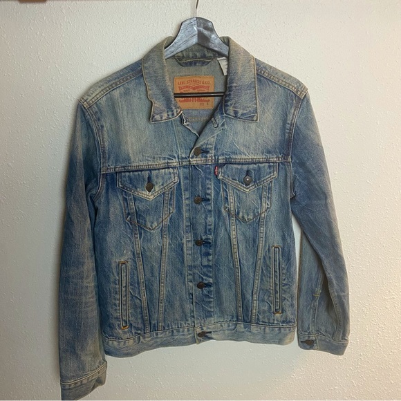 Levis stonewashed denim jacket. - Picture 1 of 5